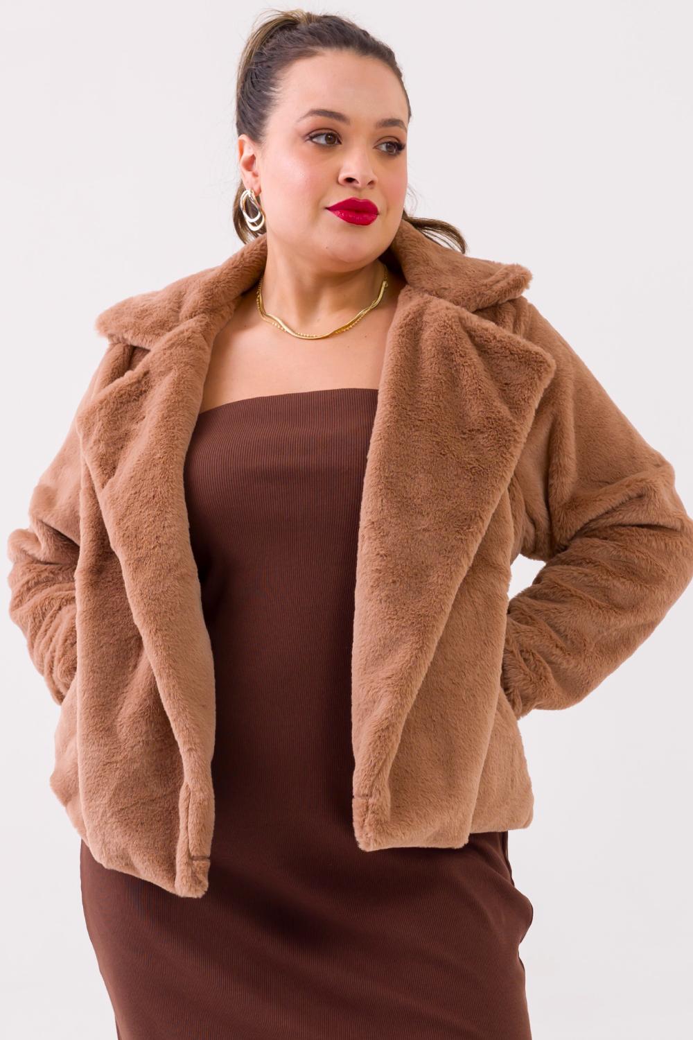 Casaco Plus Size Alícia Pelos Marrom Cess