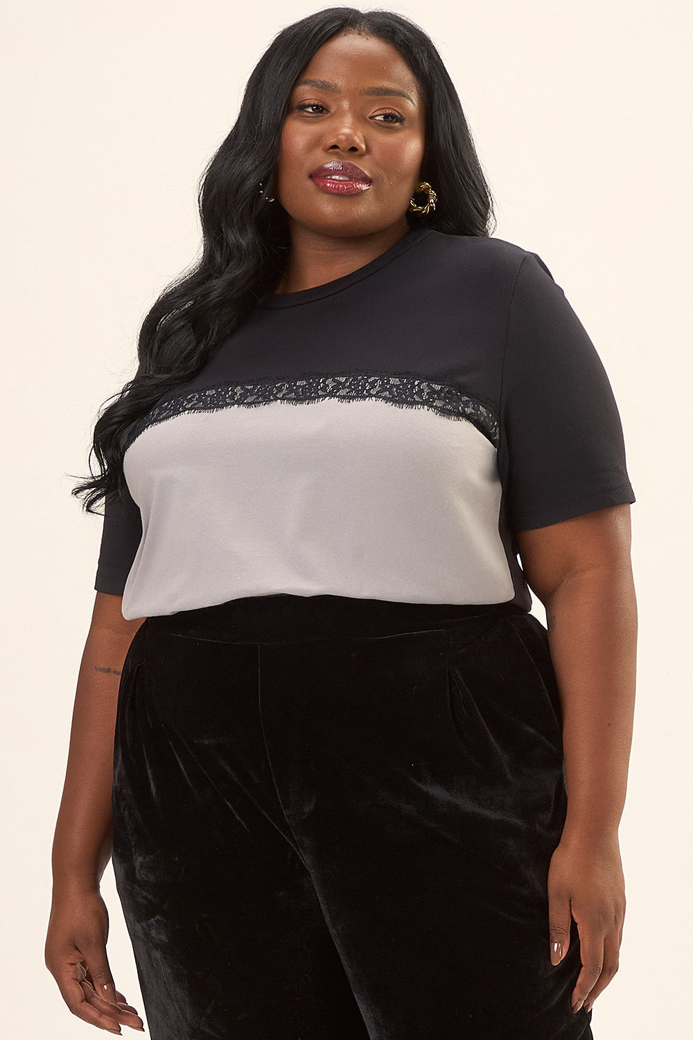 Blusa com Renda Plus Size Algodão Vinci Cinza Cess
