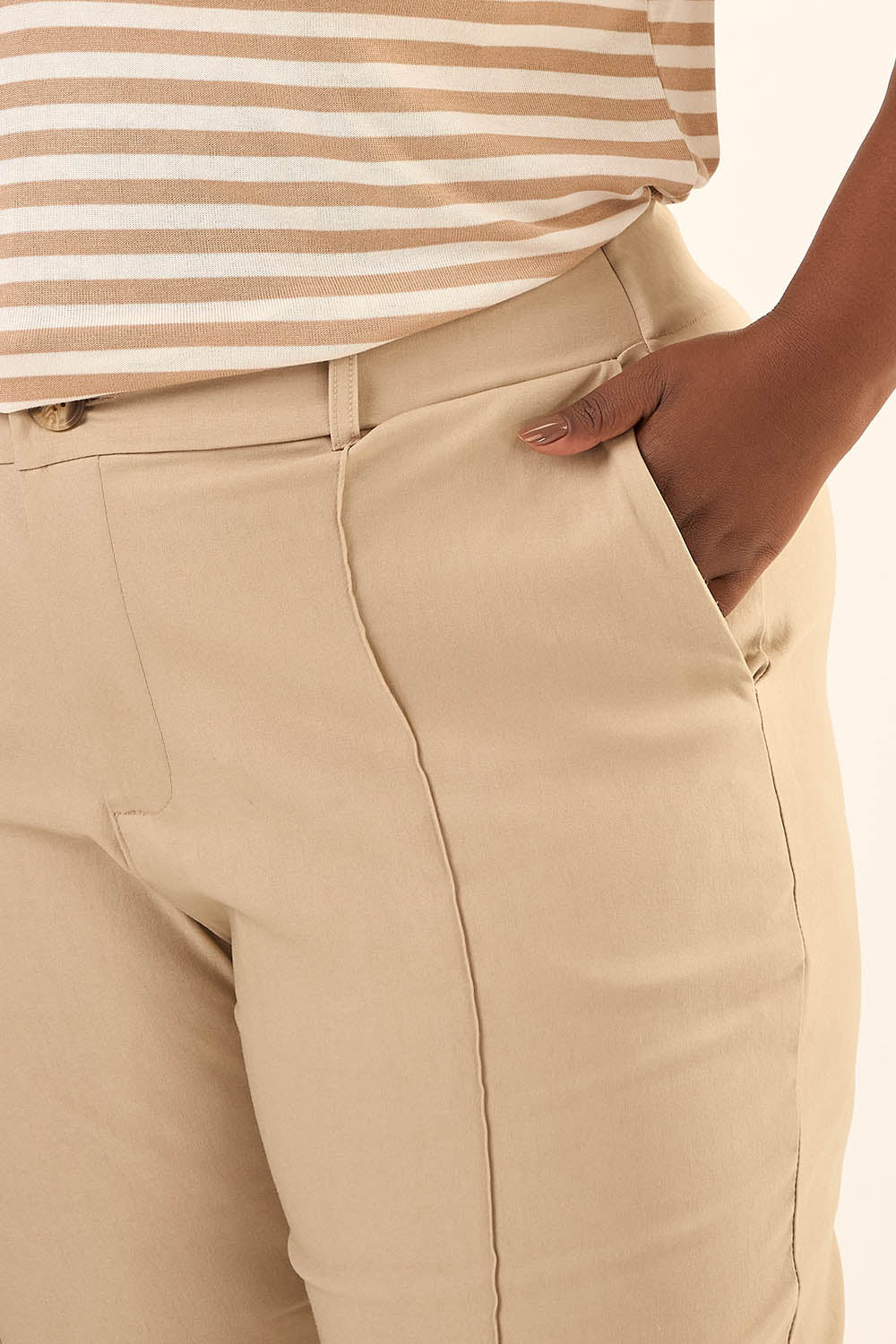 Calça Cenoura Plus Size Bengaline Sarjado Pienza Bege Cess