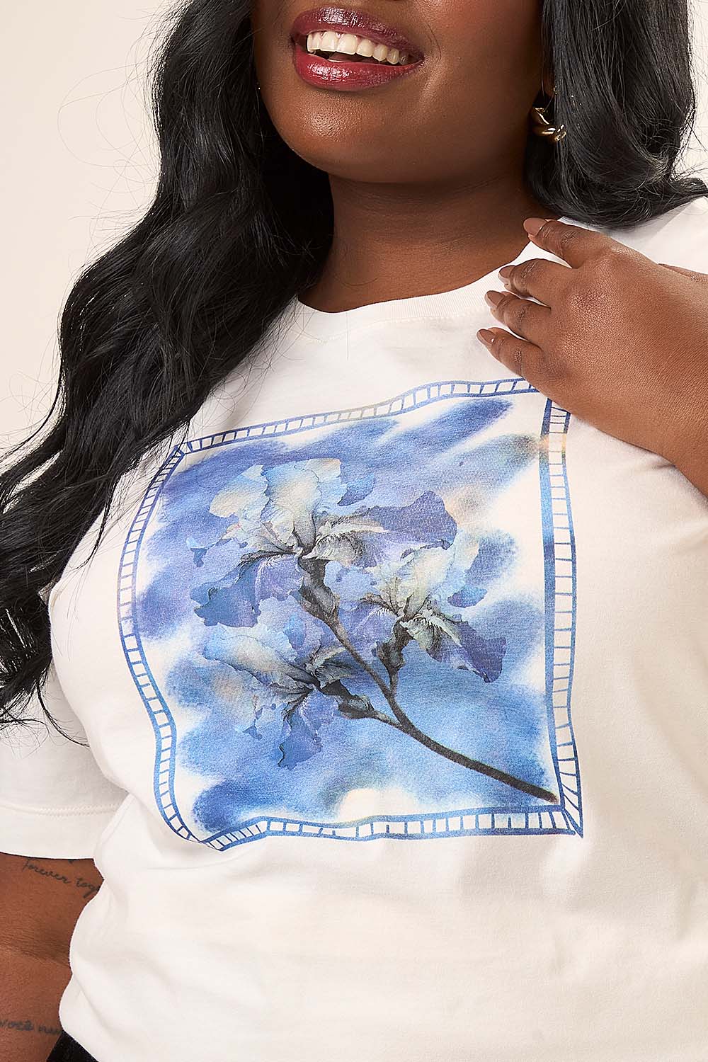 T-shirt Plus Size Lis Algodão Estampado Off White Cess