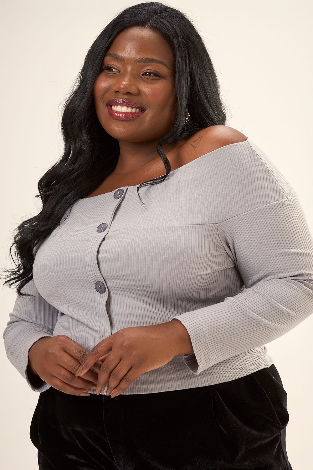 Blusa Ombro a Ombro Plus Size Canelado Hera Cinza Cess