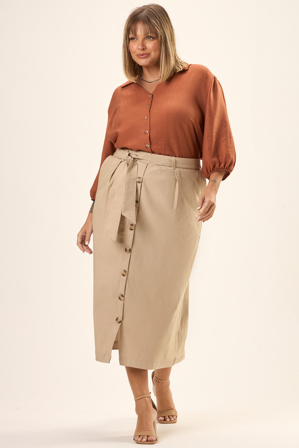 Saia Midi Plus Size Tecido Sarjado Pienza Bege Cess