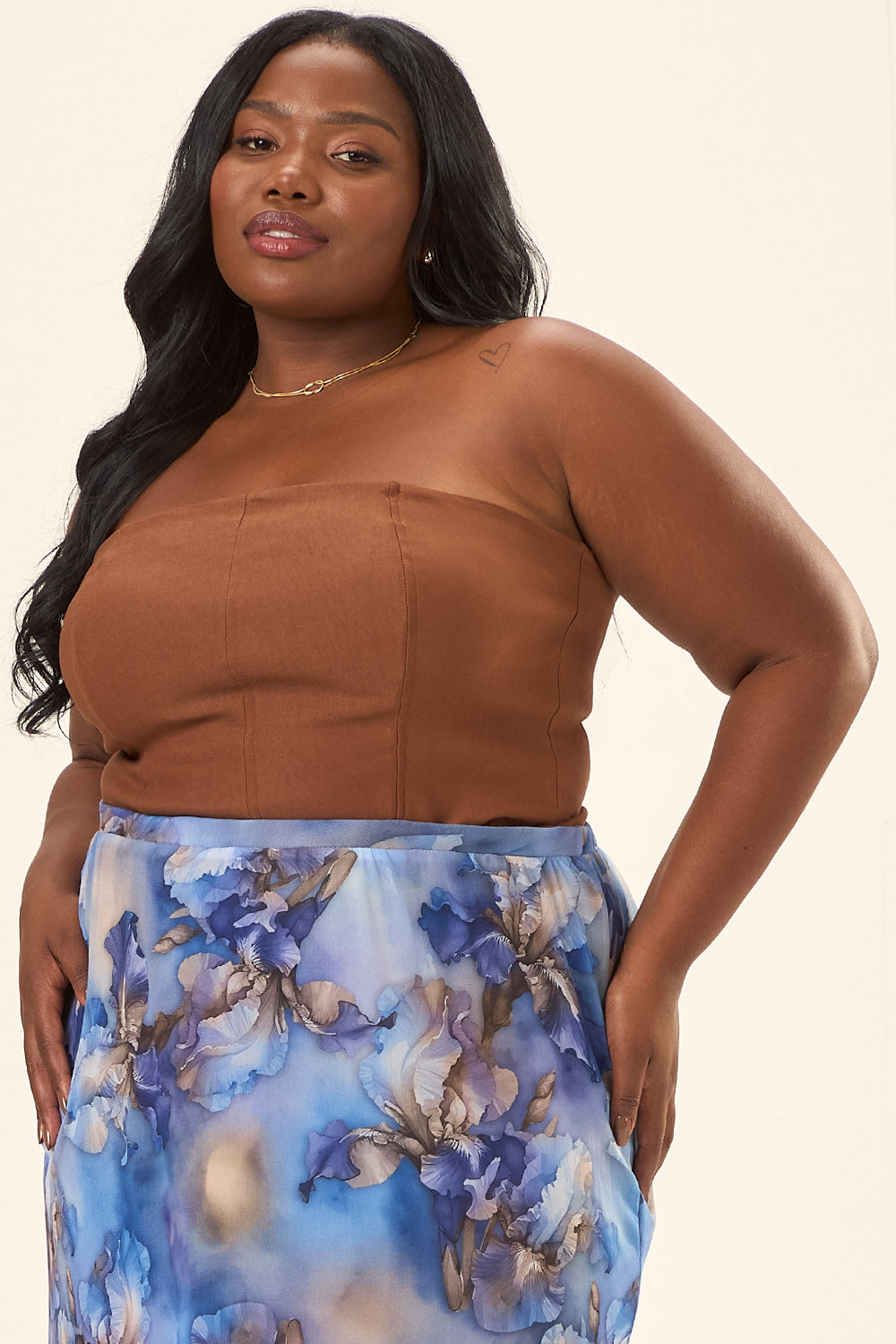 Blusa Tomara Que Caia Plus Size Tecido Sarjado Pienza Marrom Cess