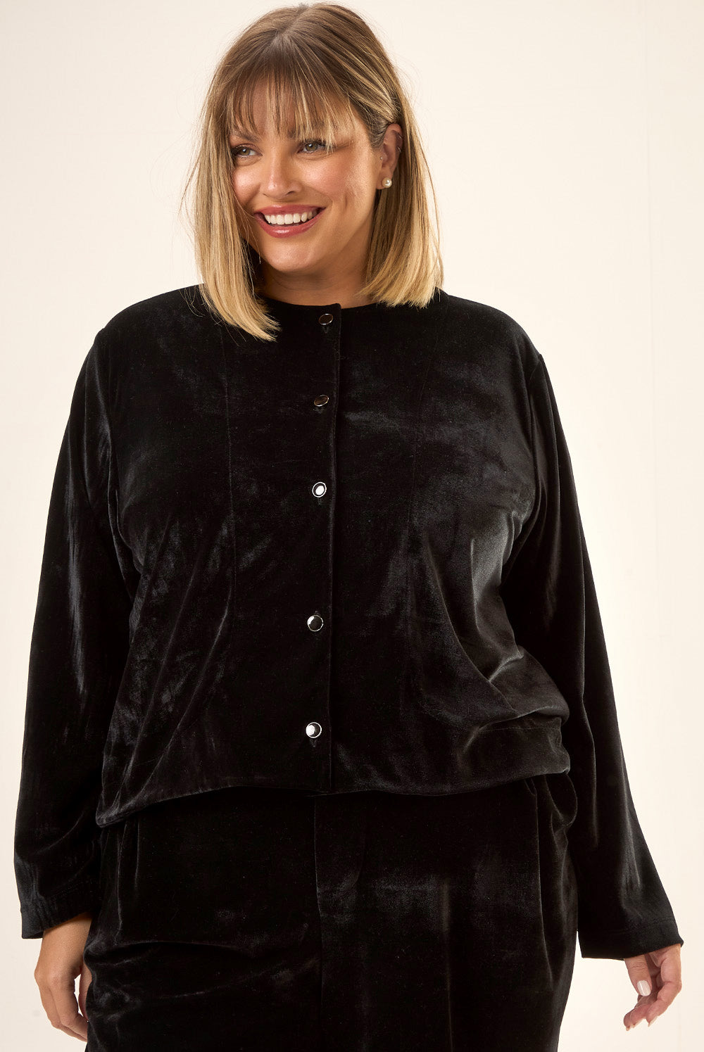 Jaqueta Plus Size Veludo Fresia Preto Cess
