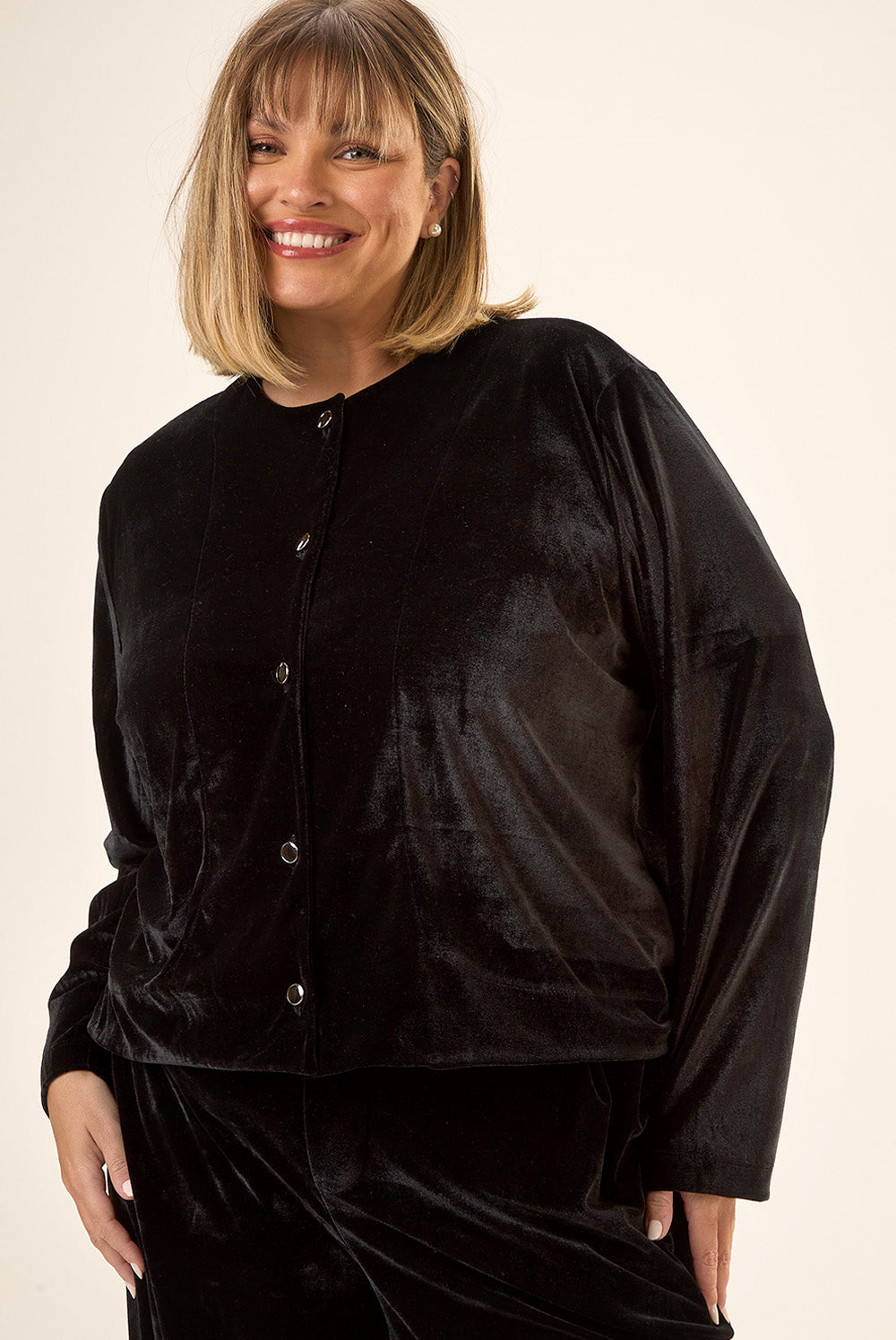 Jaqueta Plus Size Veludo Fresia Preto Cess