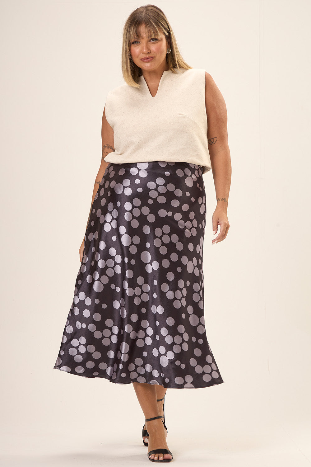 Saia Midi Plus Size Cetim Estampado Poá Vinci Cess