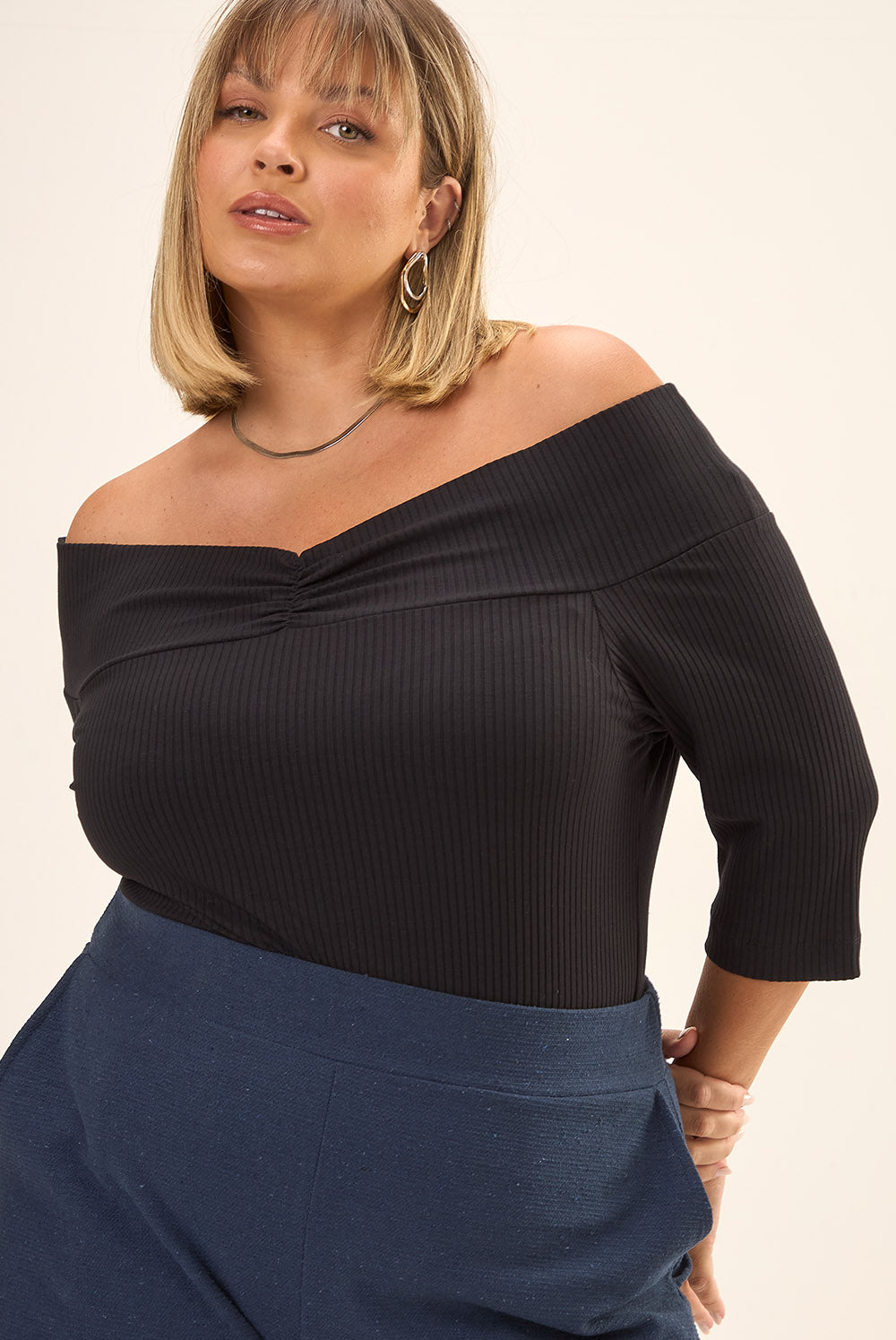 Blusa Ombro a Ombro Plus Size Canelado Vinci Preto Cess
