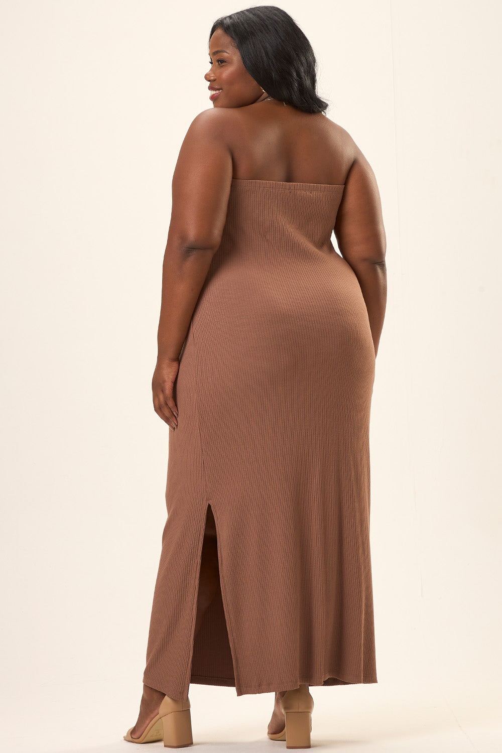 Vestido Midi Plus Size Canelado Colina Marrom Cess