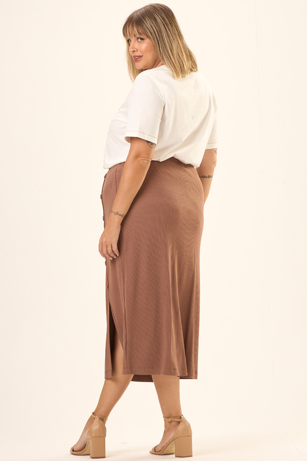 T-shirt Plus Size Algodão Estampado Tulipa Off White Cess