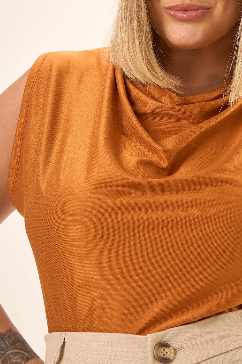 Blusa Decote Degagê Plus Size Viscose Colina Cobre Cess