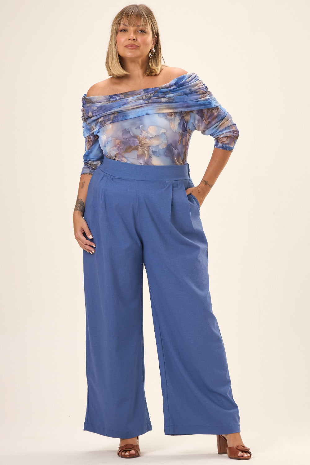 Blusa Plus Size Lis Ombro a Ombro com Mangas 7/8 em Tule Estampado Cess