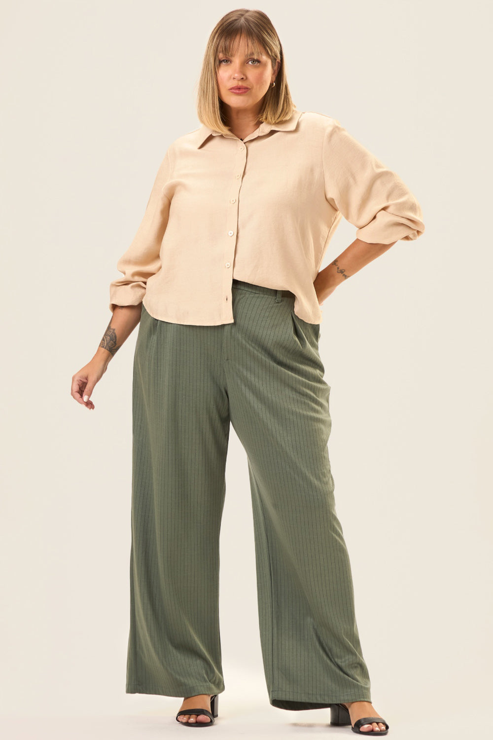 Calça de Alfaiataria Plus Size Jacquard Risca de Giz Acácia Verde Cess