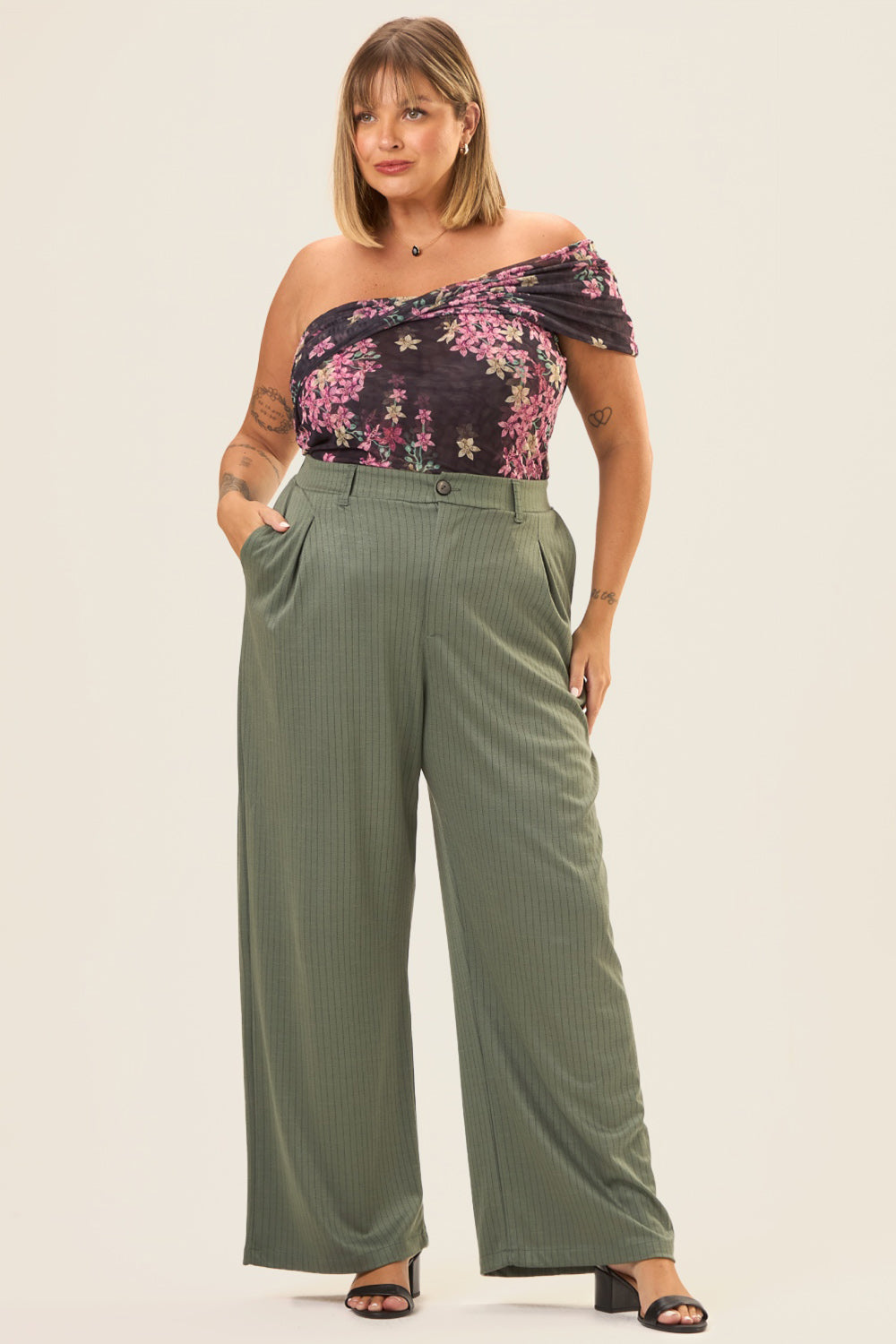Calça de Alfaiataria Plus Size Jacquard Risca de Giz Acácia Verde Cess