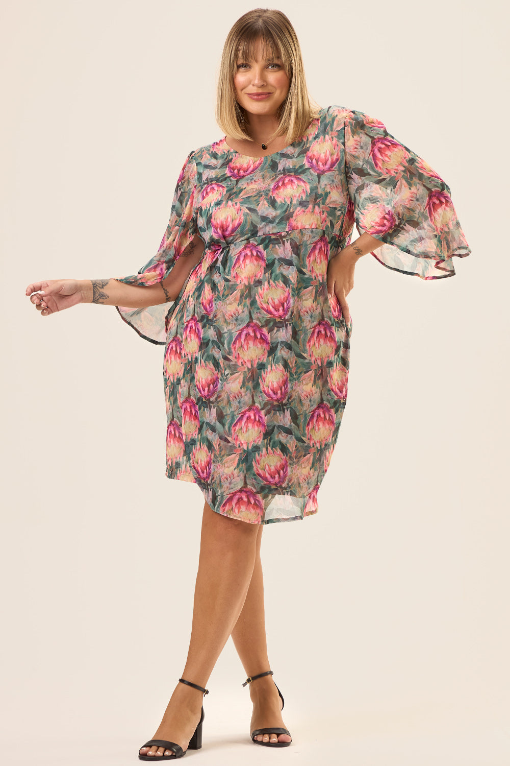 Vestido Curto Plus Size Tule Estampado Proteas Cess
