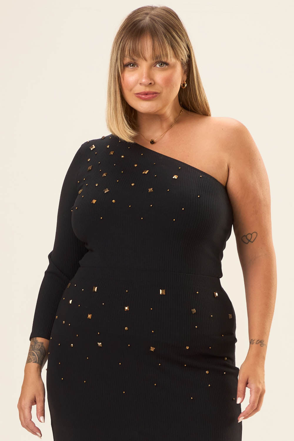 Blusa Plus Size Um Ombro Manga 7/8 com Apliques Alana Preto Cess