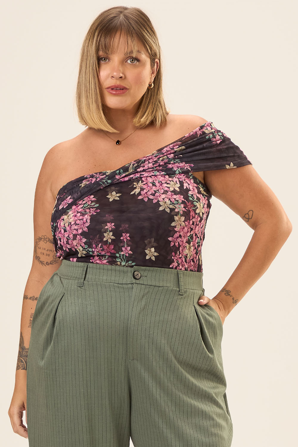 Blusa Um Ombro Só Plus Size Tule Estampado Ansellia Preto Cess