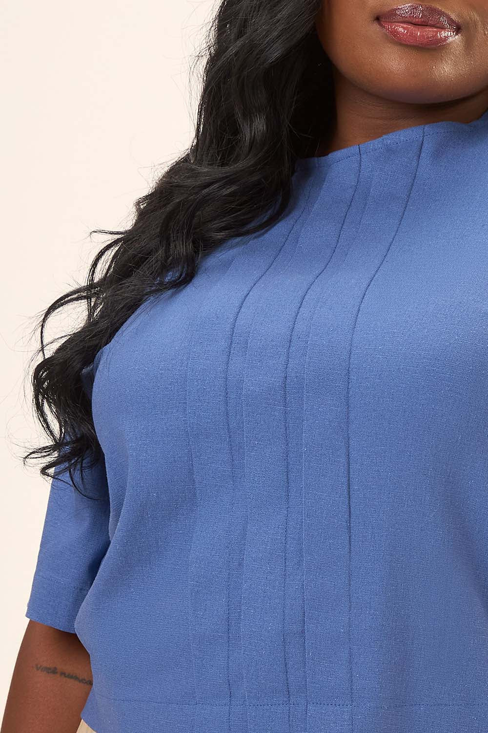 Blusa Plus Size com Pregas em Viscose com Linho Celeste Azul Cess