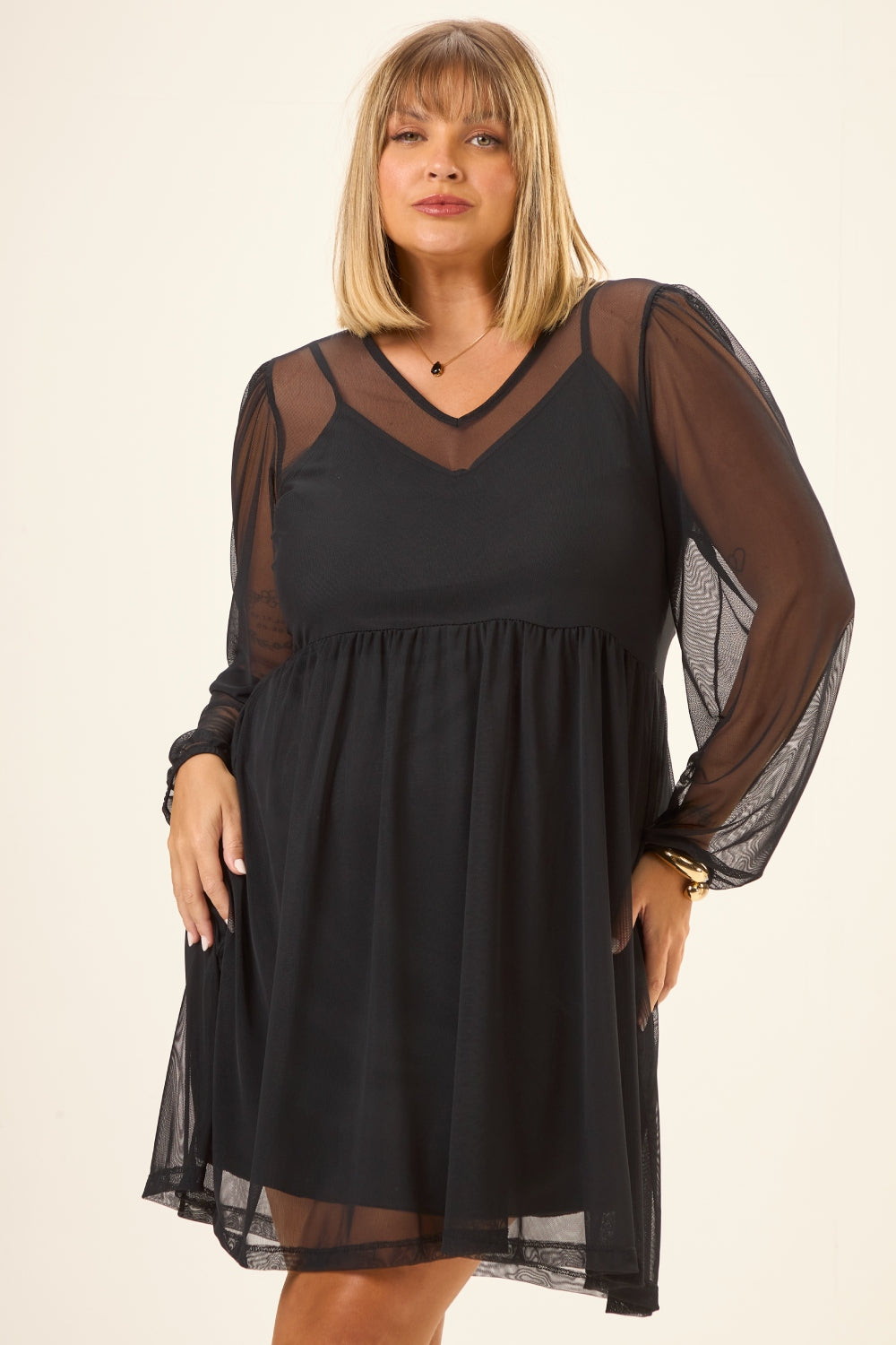Vestido Curto Plus Size Vinci em Tule com Forro Preto Cess