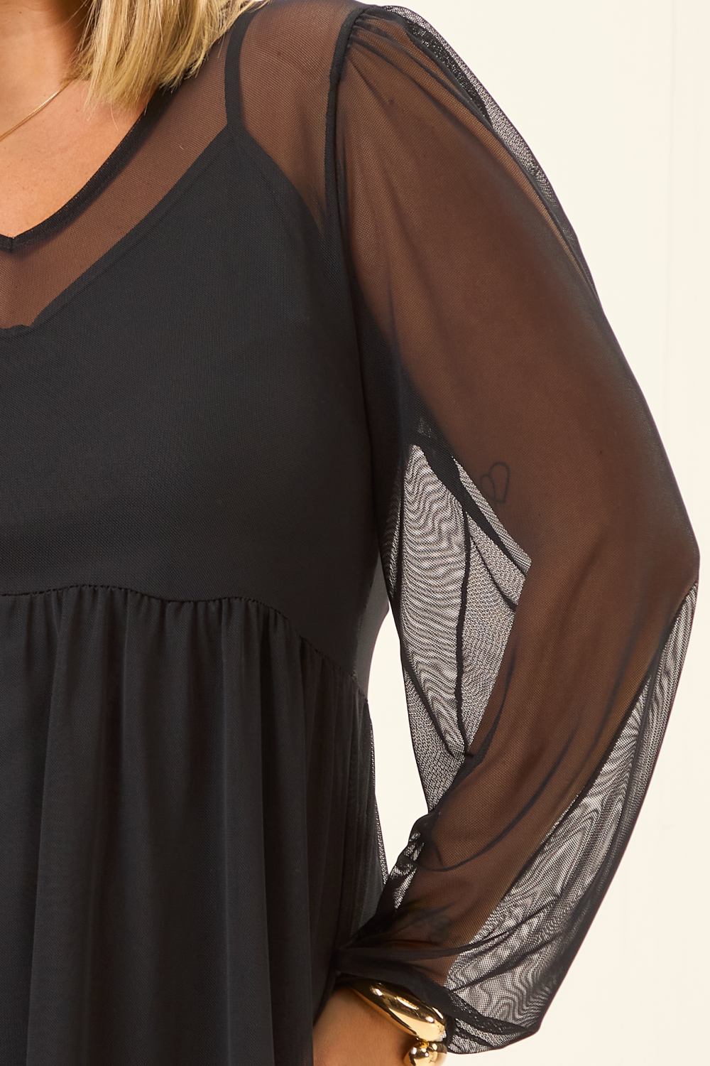 Vestido Curto Plus Size Vinci em Tule com Forro Preto Cess