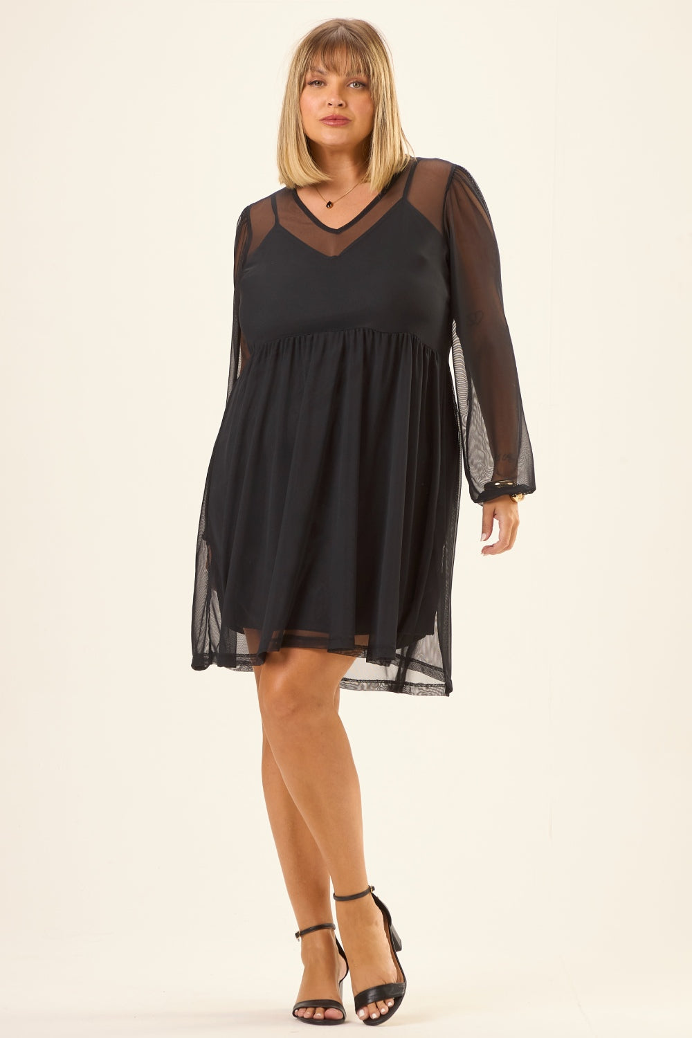 Vestido Curto Plus Size Vinci em Tule com Forro Preto Cess