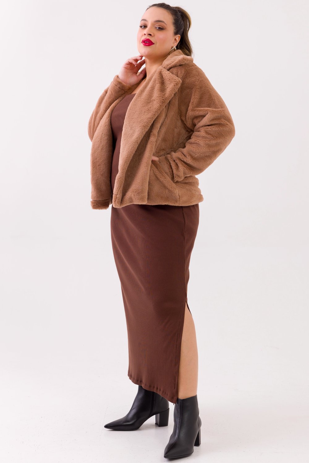 Casaco Plus Size Alícia Pelos Marrom Cess