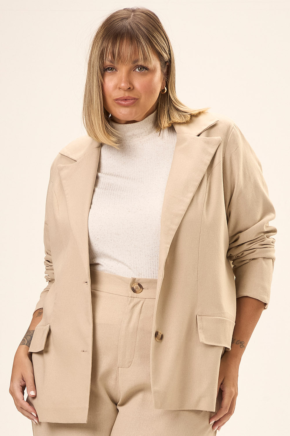 Blazer Alfaiataria Plus Size Viscose Com Linho Magnolia Bege Cess