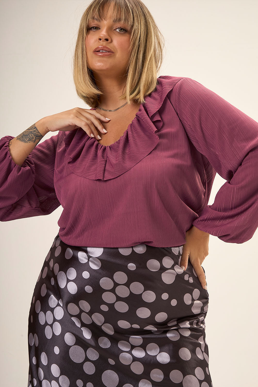 Blusa Decote V Plus Size Malha Plissada Dalia Vinho Cess