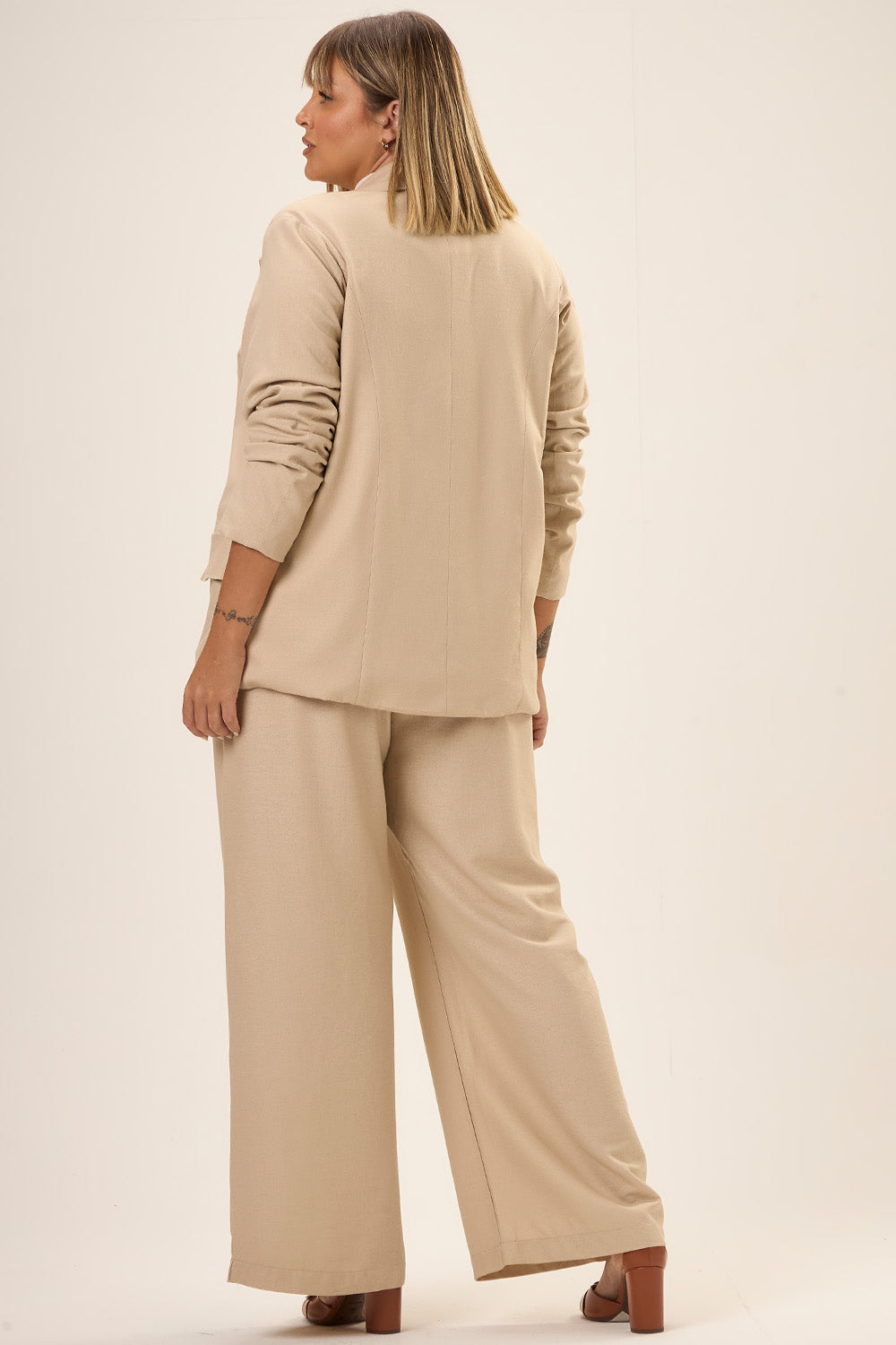 Blazer Alfaiataria Plus Size Viscose Com Linho Magnolia Bege Cess