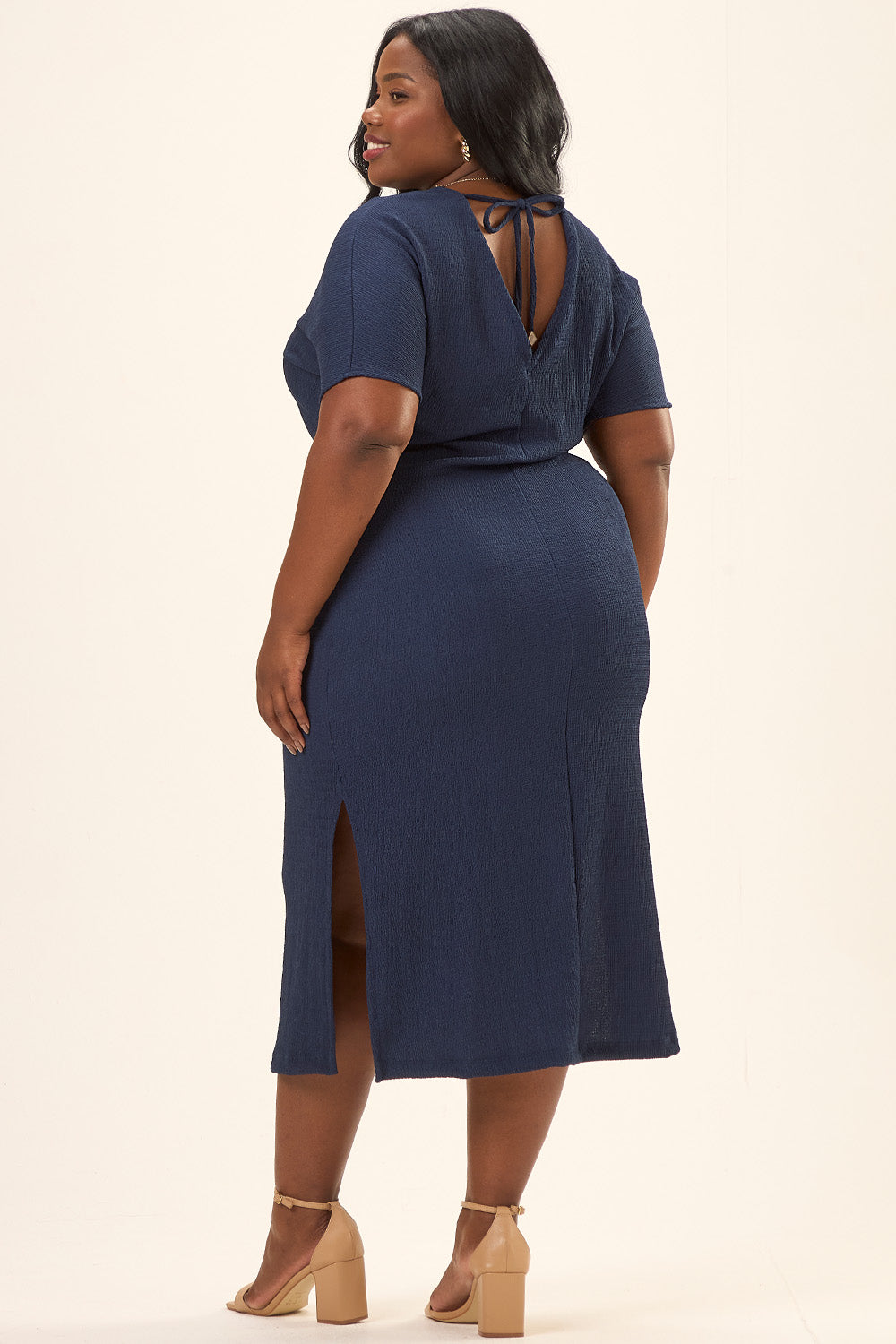 Vestido Midi Plus Size Malha Texturizada Galileo Azul Marinho Cess