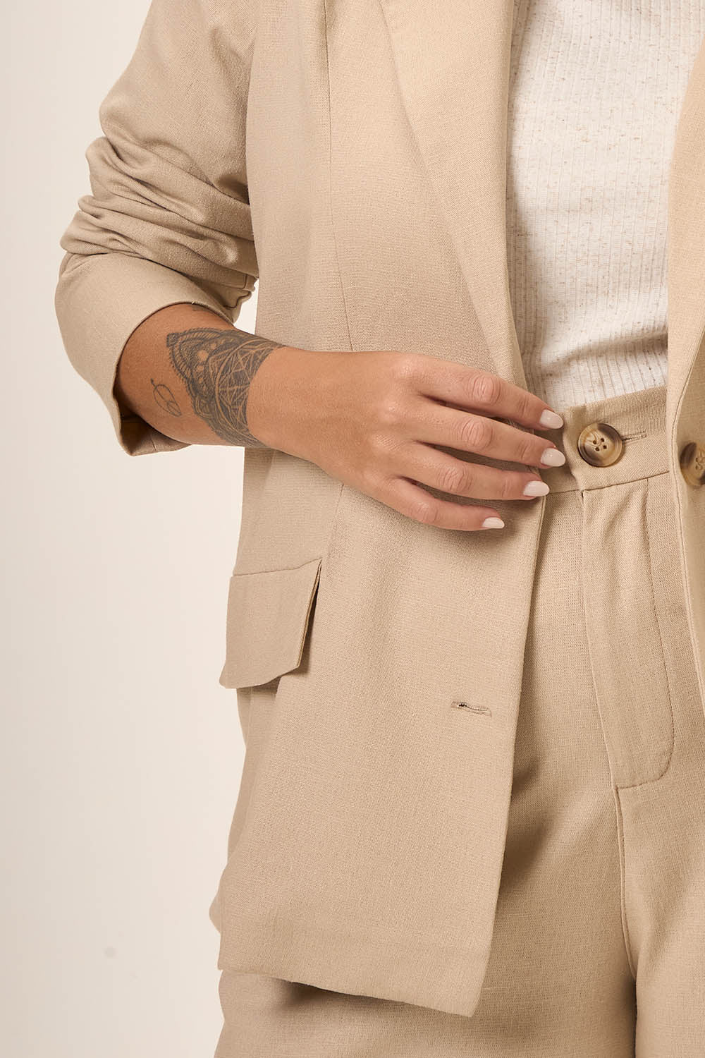 Blazer Alfaiataria Plus Size Viscose Com Linho Magnolia Bege Cess