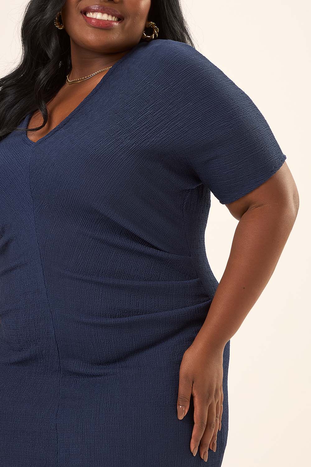 Vestido Midi Plus Size Malha Texturizada Galileo Azul Marinho Cess