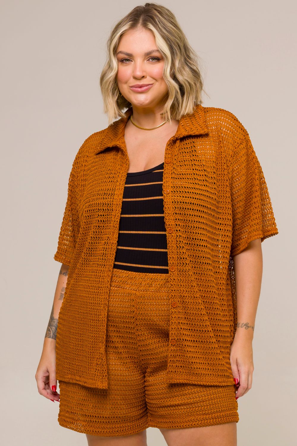 Camisa Plus Size Camélia em Tricot Ocre Cess