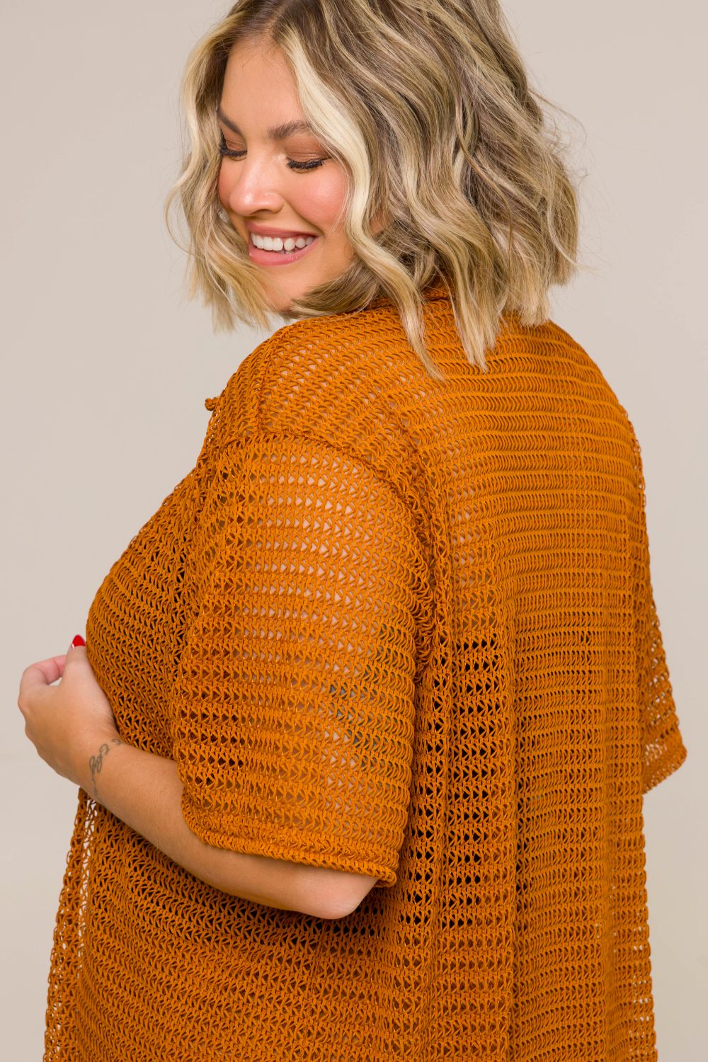 Camisa Plus Size Camélia em Tricot Ocre Cess