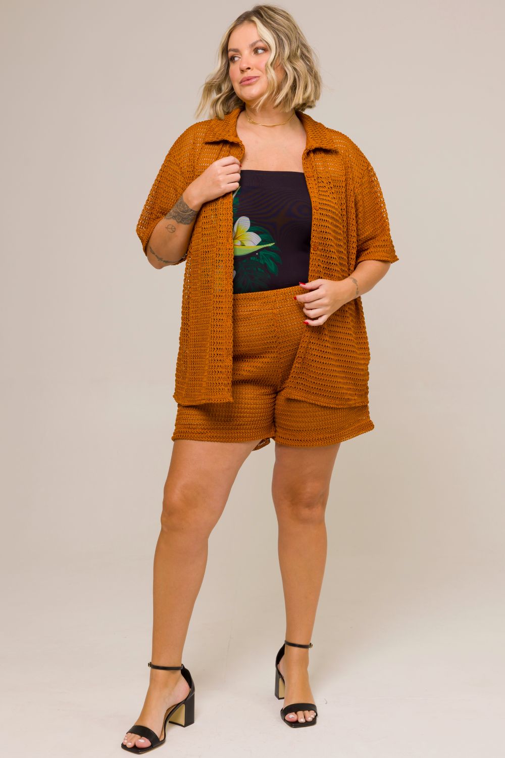 Camisa Plus Size Camélia em Tricot Ocre Cess