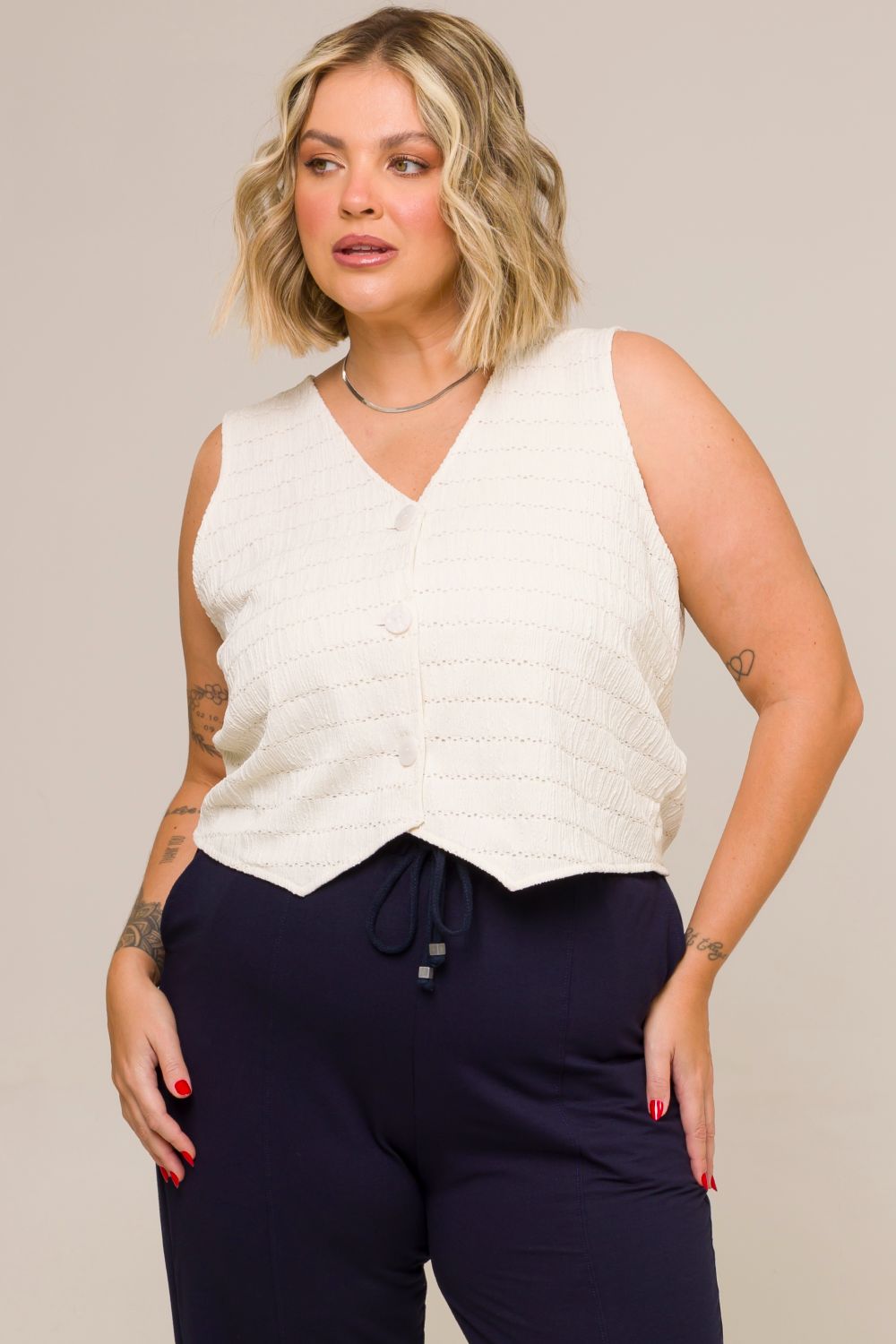Colete Plus Size Cris Alfaiataria com Textura e Laise Off White Cess