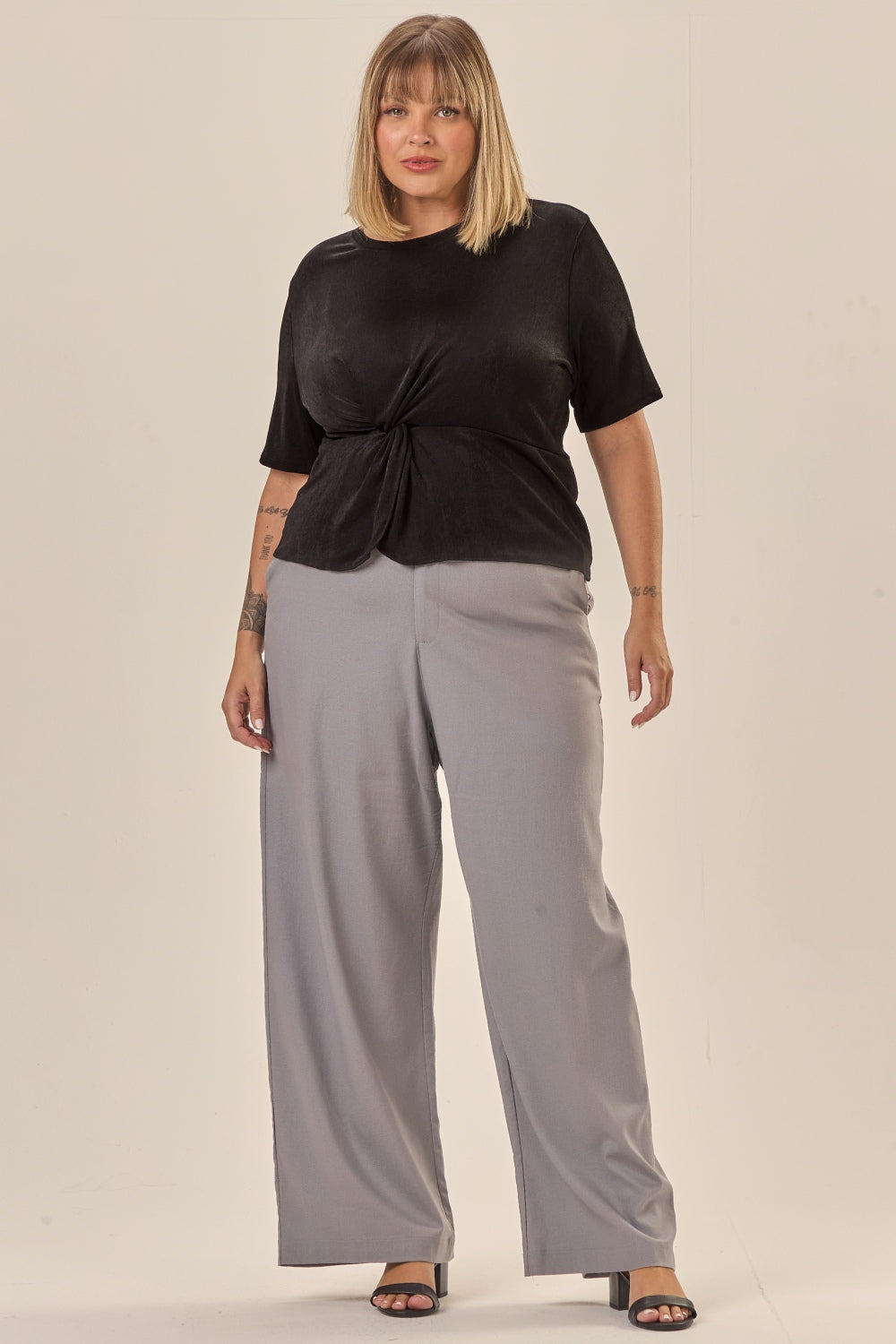 Blusa Plus Size Malha Texturizada Acetinada Niara Preto Cess