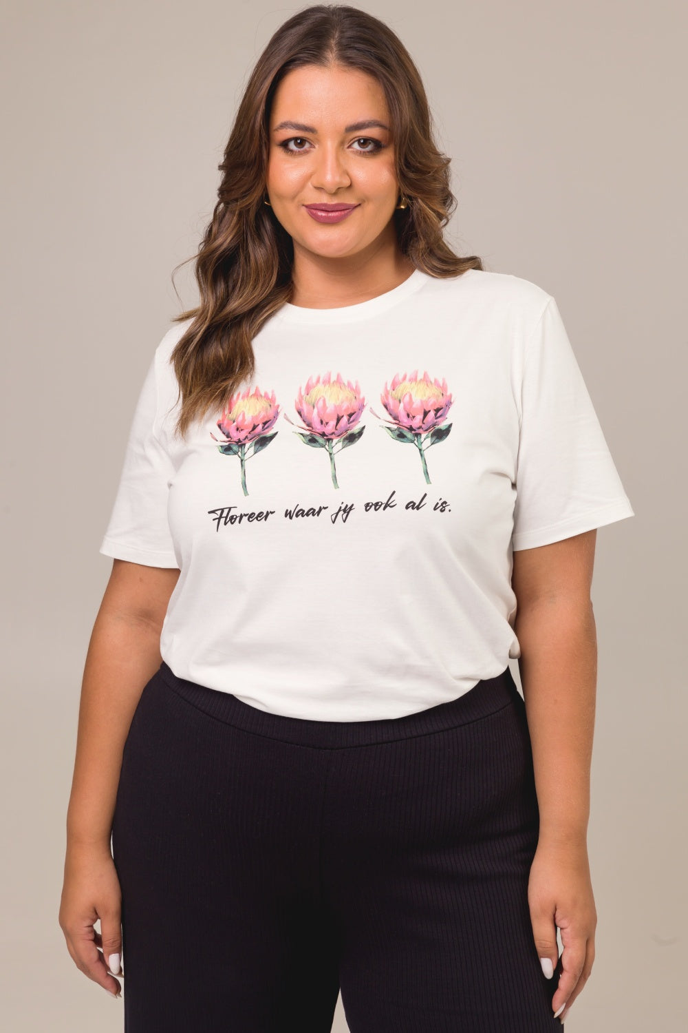 T-shirt Plus Size Próteas em Algodão Off-white Cess