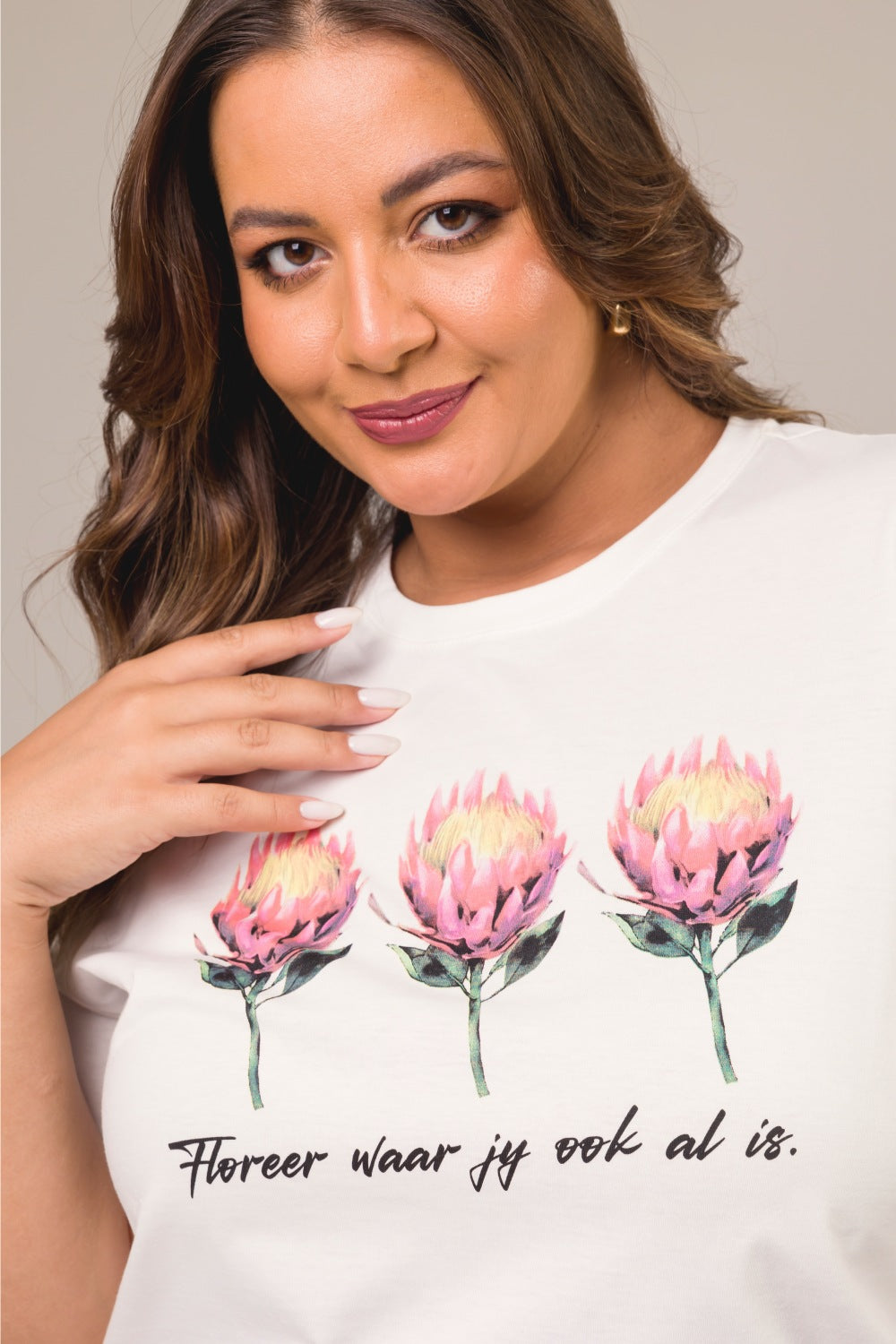 T-shirt Plus Size Próteas em Algodão Off-white Cess