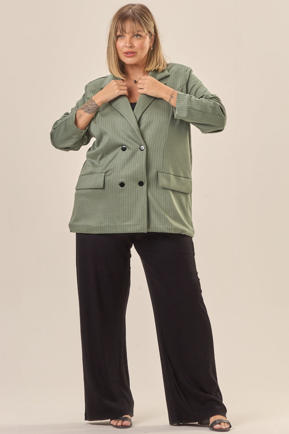 Calça Reta Plus Size Diana Canelada Preto Cess