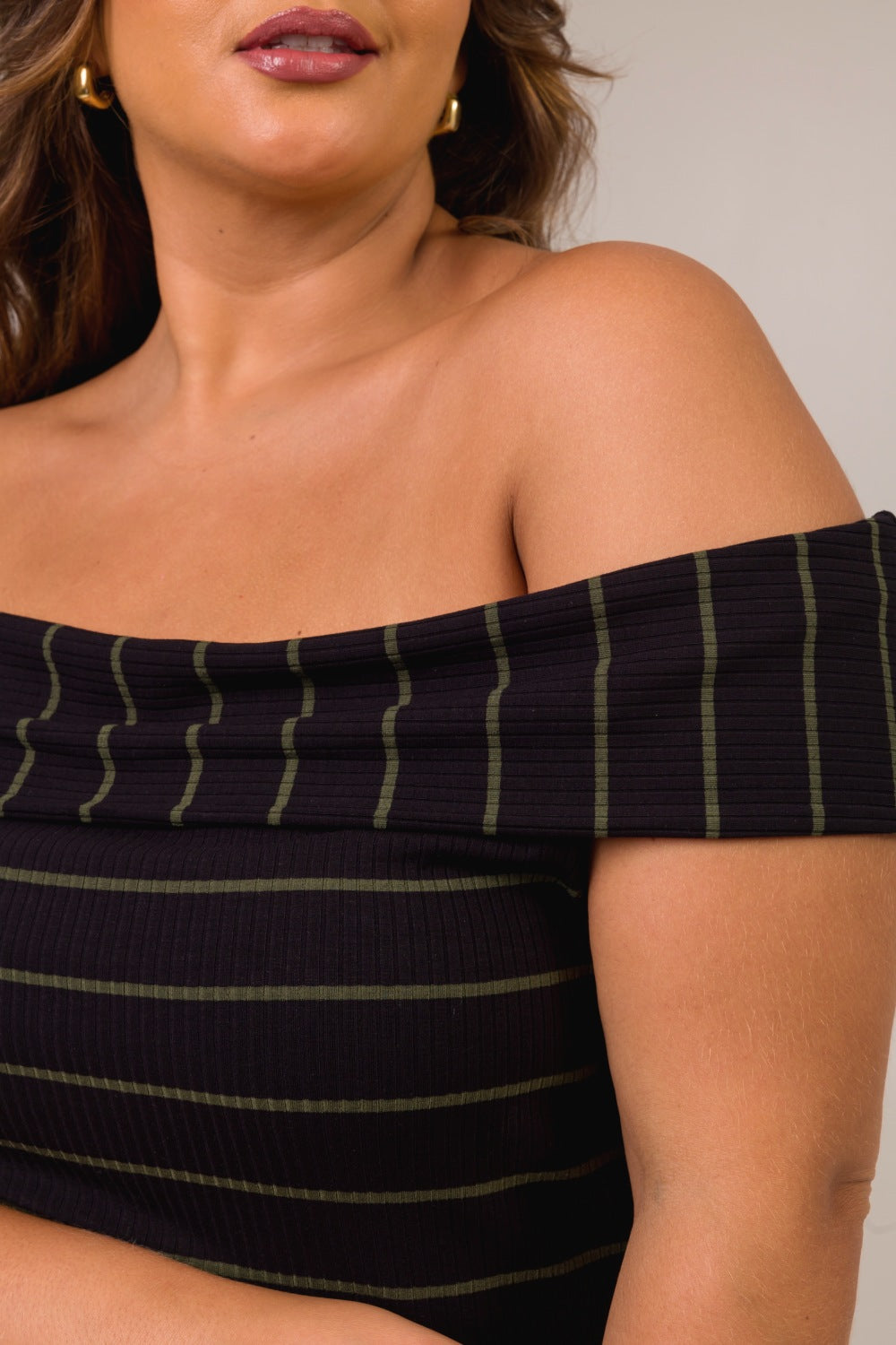 Blusa Plus Size Ombro a Ombro Canelada Diana Listrada Verde Preto Cess