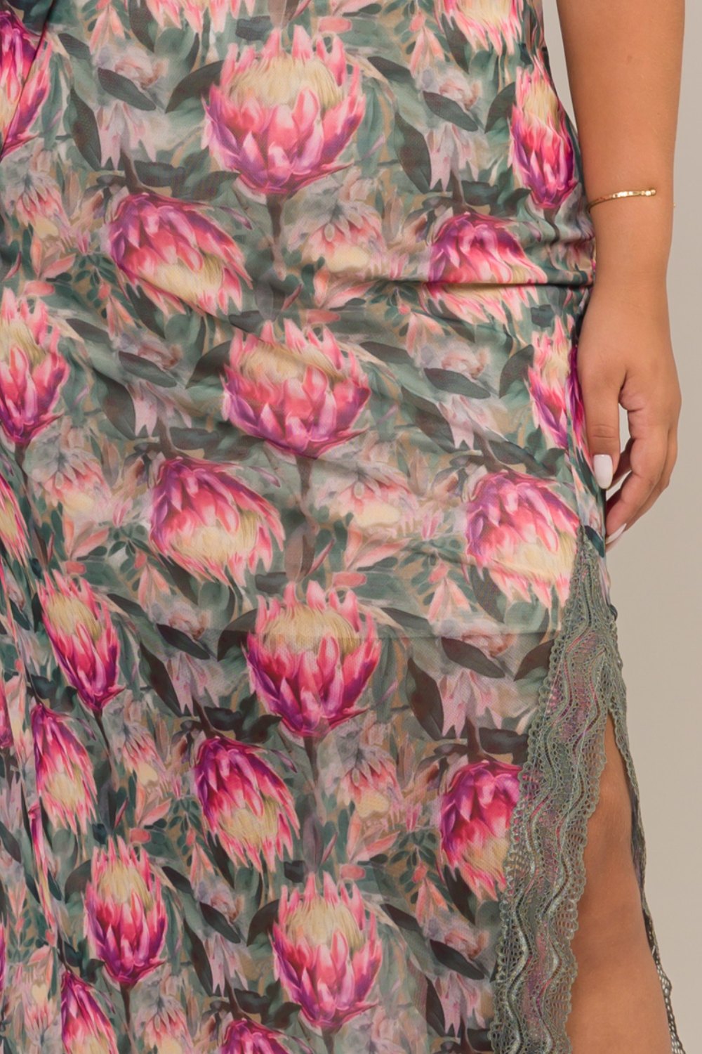 Saia Midi Plus Size em Renda e Tule Estampa Proteas Cess
