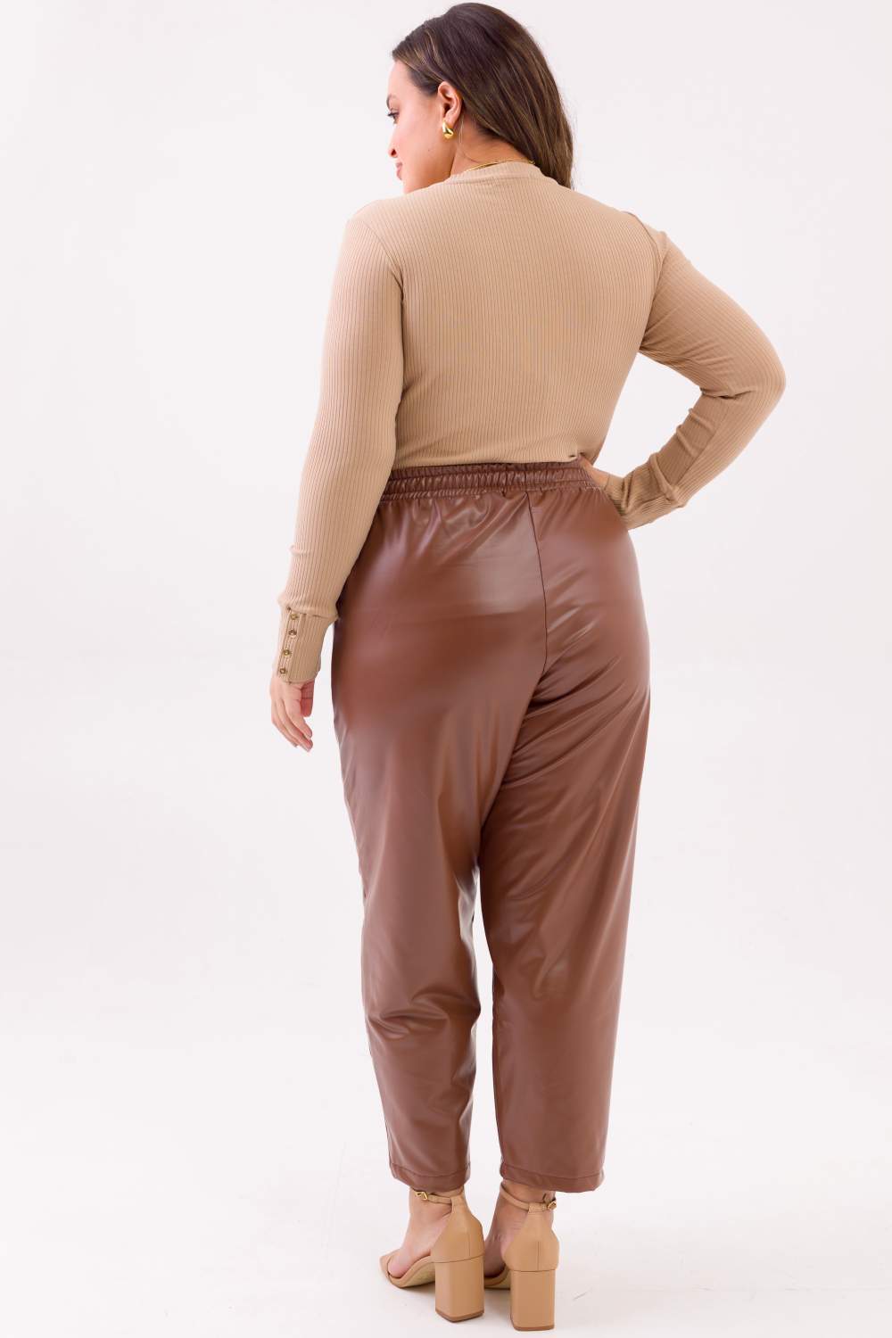 Blusa Plus Size Cindy Bege Botões Dourados Cess