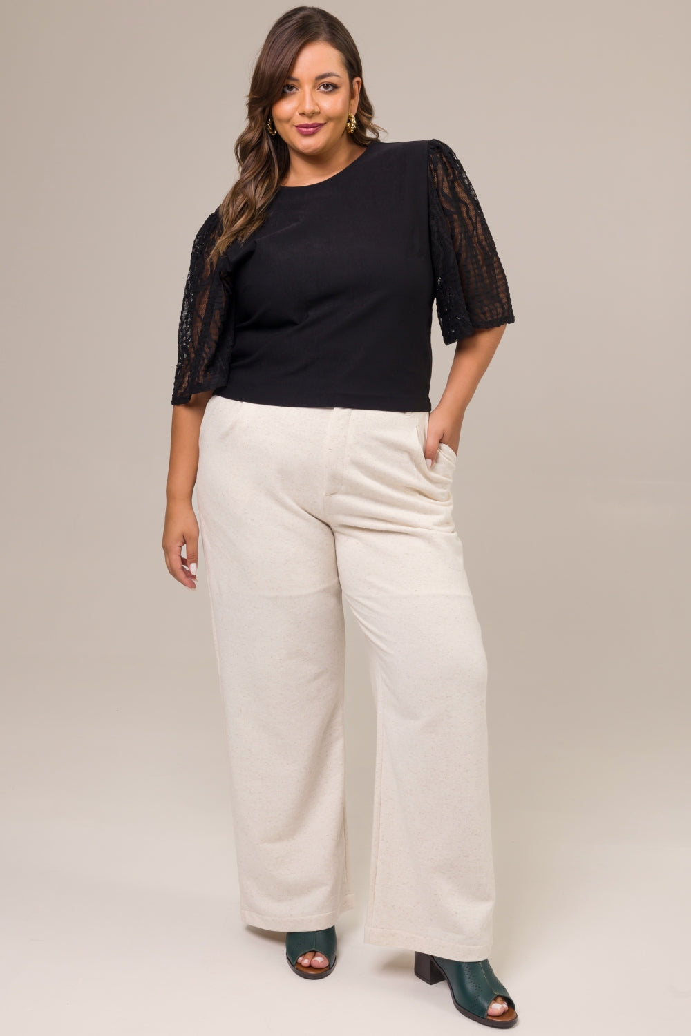 Blusa Plus Size com Mangas em Renda e Laço Cetim e Tecido Sarjado Ansellia Preto Cess