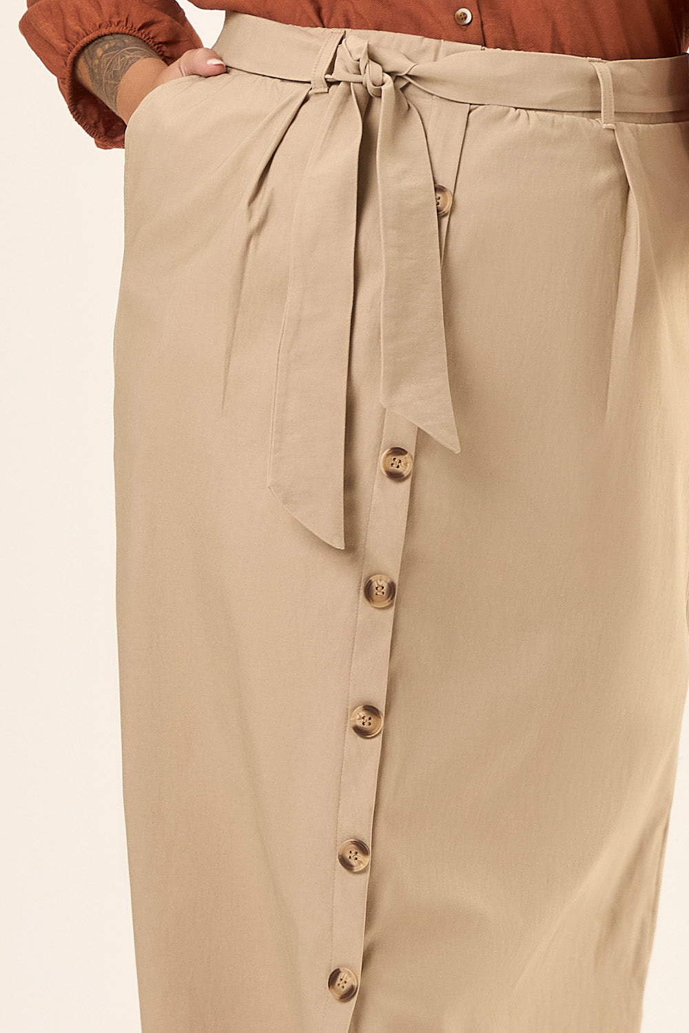 Saia Midi Plus Size Tecido Sarjado Pienza Bege Cess