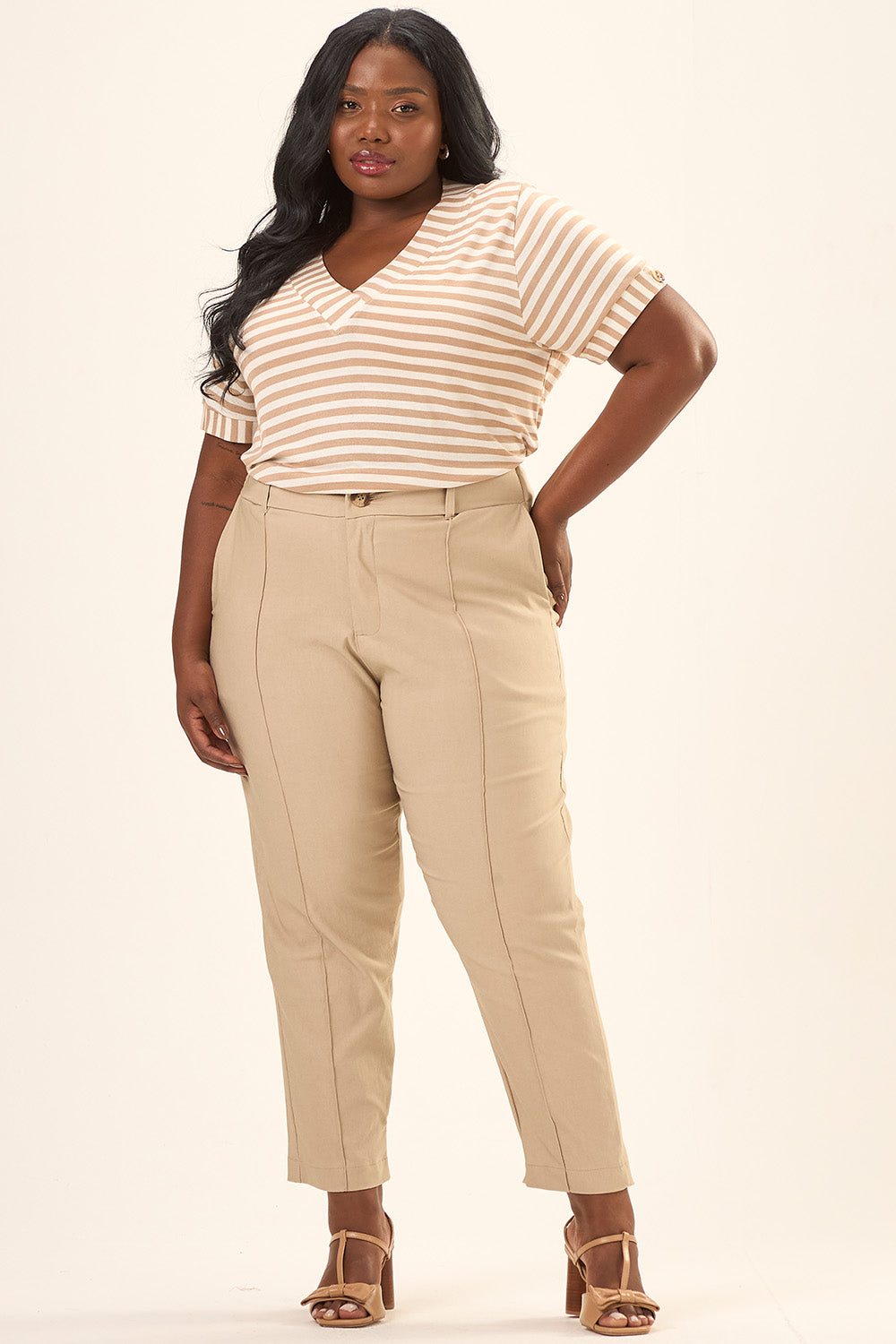 Calça Cenoura Plus Size Bengaline Sarjado Pienza Bege Cess