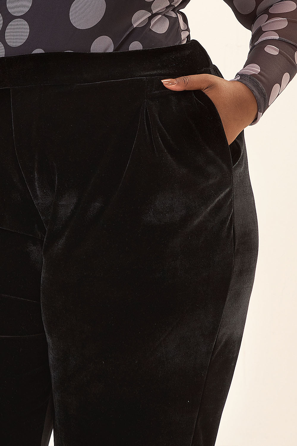 Calça Reta Plus Size Veludo Fresia Preto Cess