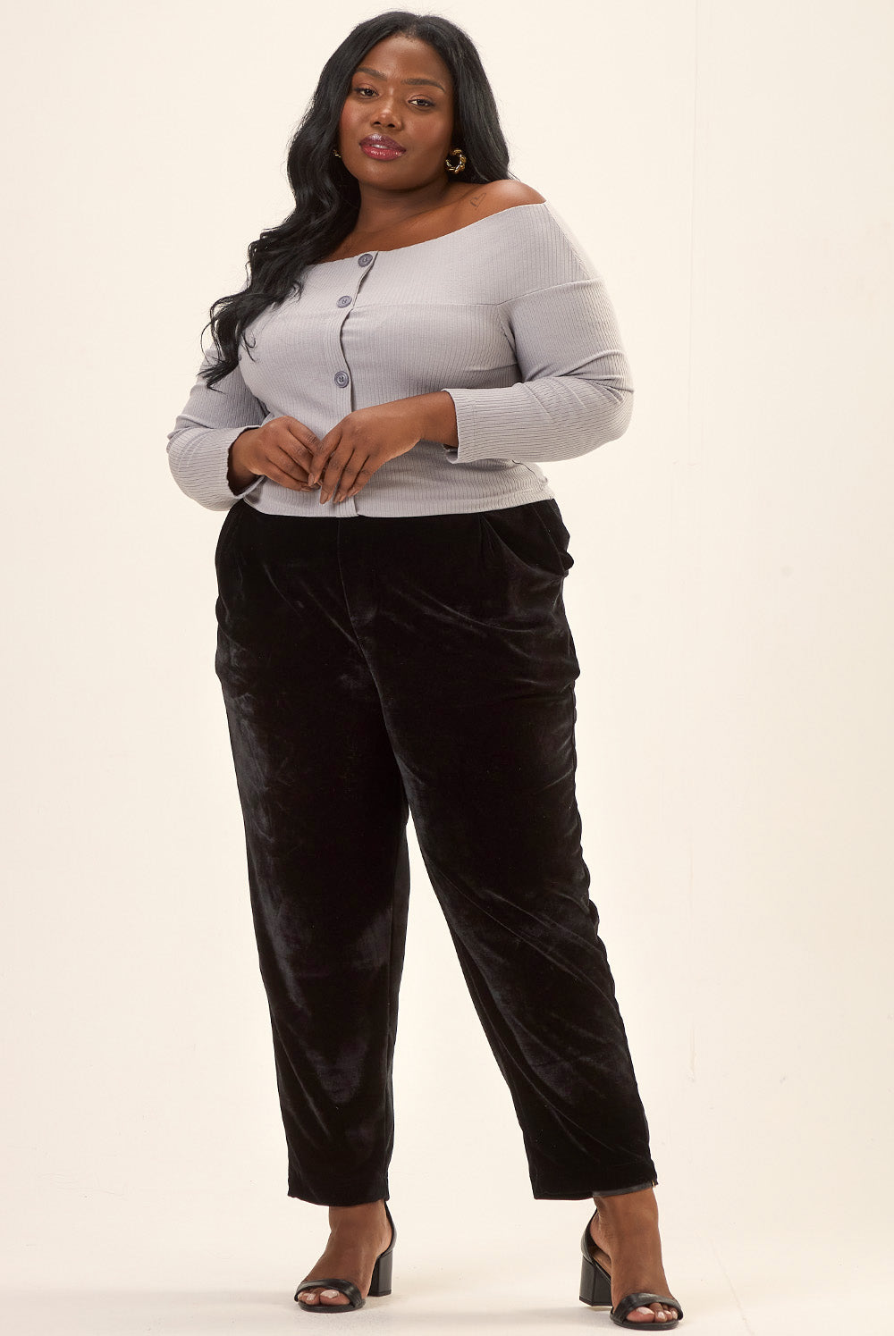 Calça Reta Plus Size Veludo Fresia Preto Cess