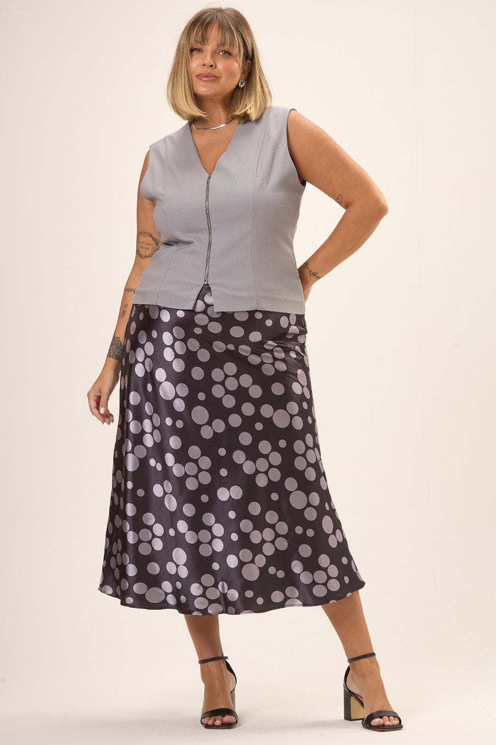 Saia Midi Plus Size Cetim Estampado Poá Vinci Cess