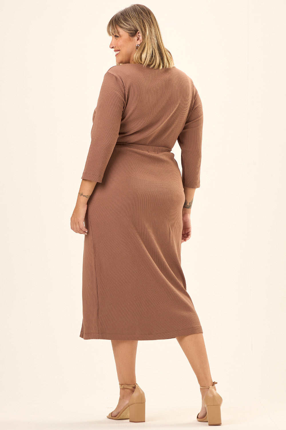Saia Midi Plus Size Canelado Com Botões Colina Marrom Cess