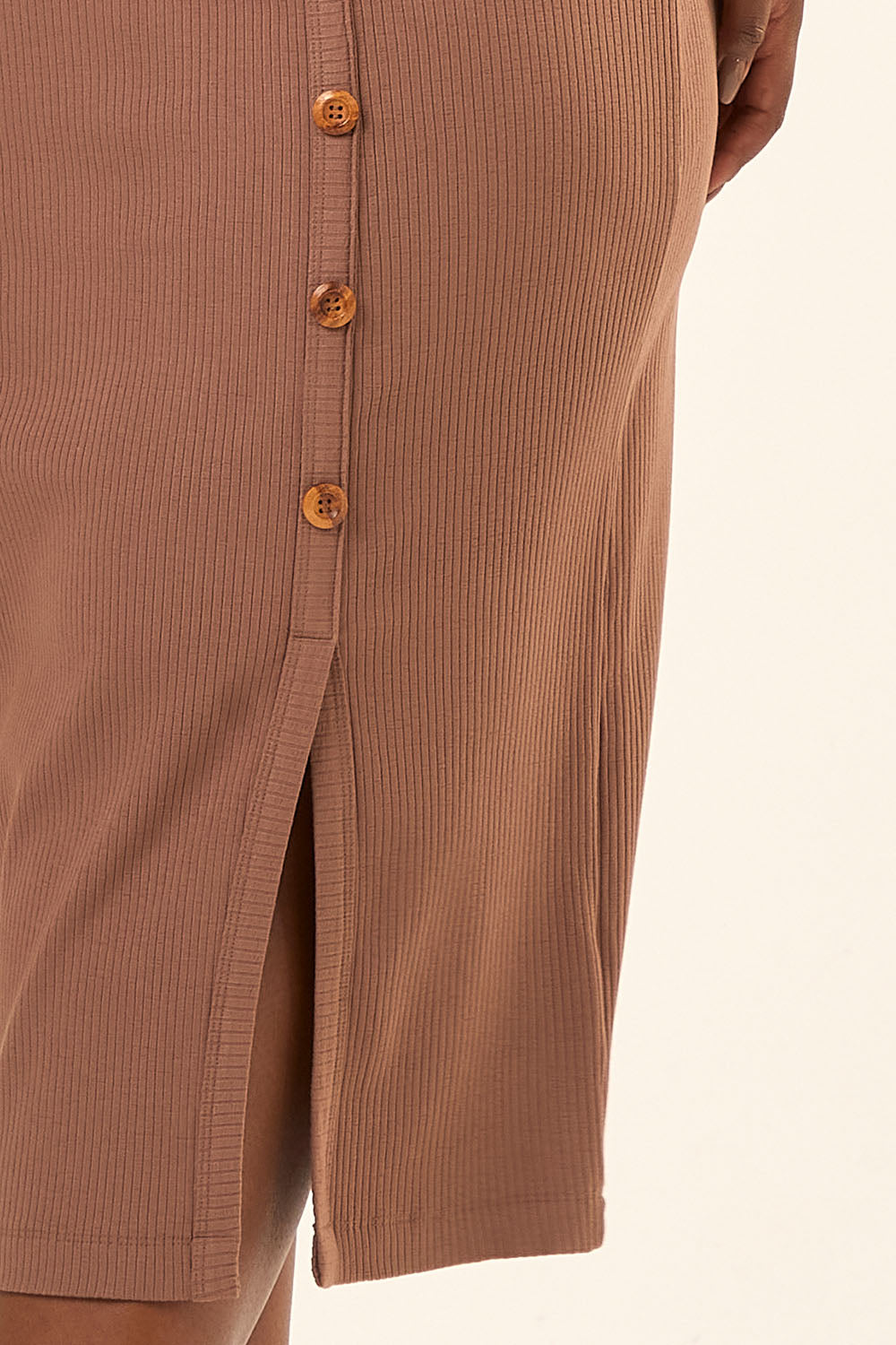 Saia Midi Plus Size Canelado Com Botões Colina Marrom Cess